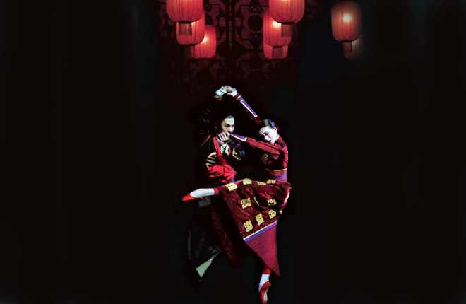 리뷰_장이모우가 선택한 발레 ‘홍등’, 아시아 무대 디자인의 화려한 불꽃을 피우다