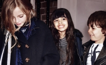 버버리, 영국 감성 스쿨룩 선보여