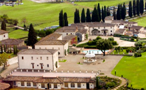 토스카나 언덕 중심부에 자리잡은 이탈리아의 첫 번째 큐리오 호텔 개관