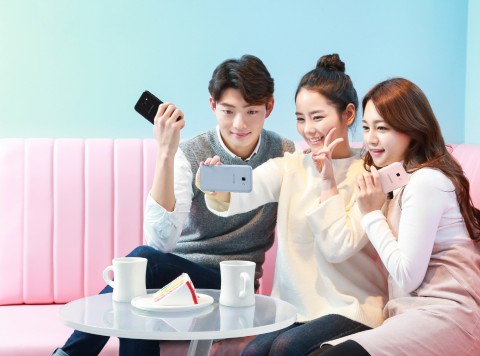 삼성전자, 영 프리미엄 스마트폰 2017년형 ‘갤럭시 A5’ 국내 출시